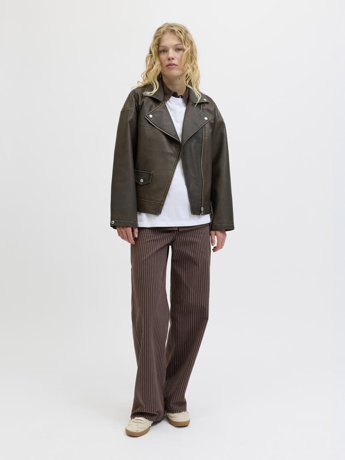 model_shot-front_full